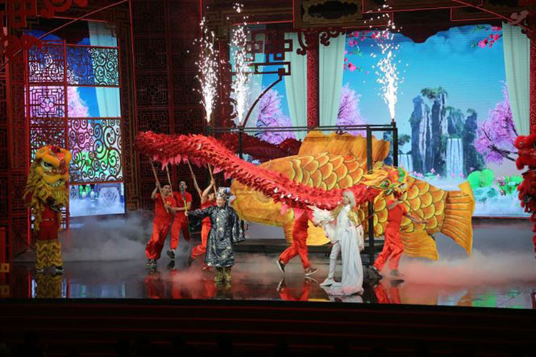 Trong khi Táo Xã hội bị chất vấn về các vấn đề liên quan đến đạo đức như phụ huynh đánh thầy giáo, thầy giáo đánh học sinh, người nhà bệnh nhân đánh bác sĩ thì Táo Kinh tế lao đao mỗi lần nghe đến đại án. Ảnh: Tiền Phong