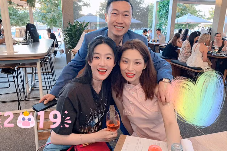 Mỹ nhân hàng đầu xứ Trung cũng thường cập nhật hình ảnh bên bạn bè.