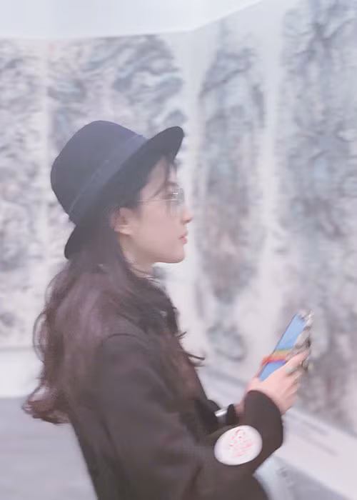 Đồng hành cùng "Thần tiên tỷ tỷ" trong những chuyến du lịch là những người bạn thân thiết hay gia đình.