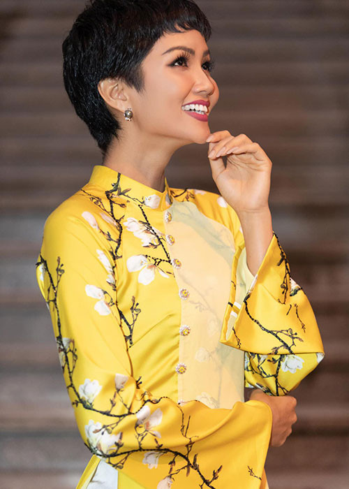 Bạn trai hiện tại là mối tình đầu tiên của người đẹp sinh năm 1992. Ảnh: FBNV