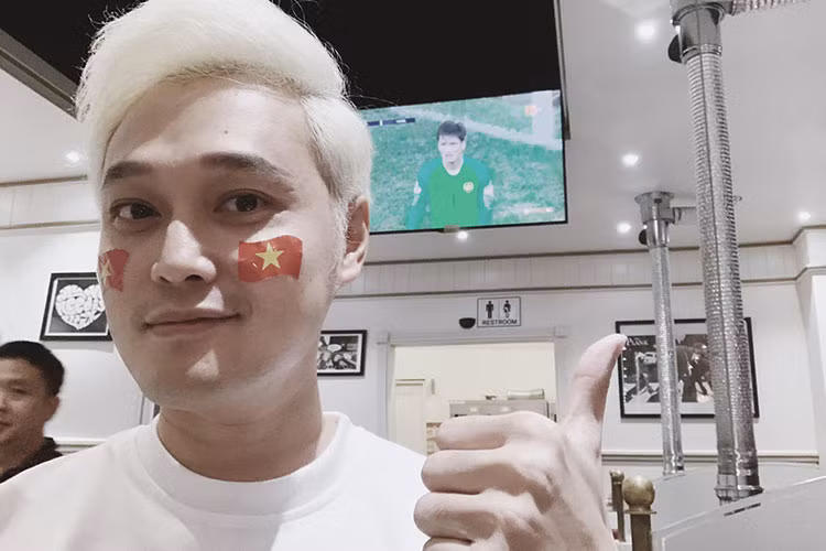 Trong lần hiếm hoi chia sẻ về chuyện tình cảm, Quang Vinh tâm sự về mối tình kéo dài 10 năm của mình đã kết thúc bởi sự non nớt, không hiểu chuyện, háo thắng của anh. “Hoàng tử sơn ca” cũng thú nhận anh không gặp nhiều may mắn trong tình yêu, từng trải qua nhiều đổ vỡ. Đến tháng 5/2017, trong buổi họp báo ra mắt MV của mình, Quang Vinh bật mí: "Tôi đang yêu, có thể cuối năm kết hôn hoặc cuối năm chia tay cũng nên".