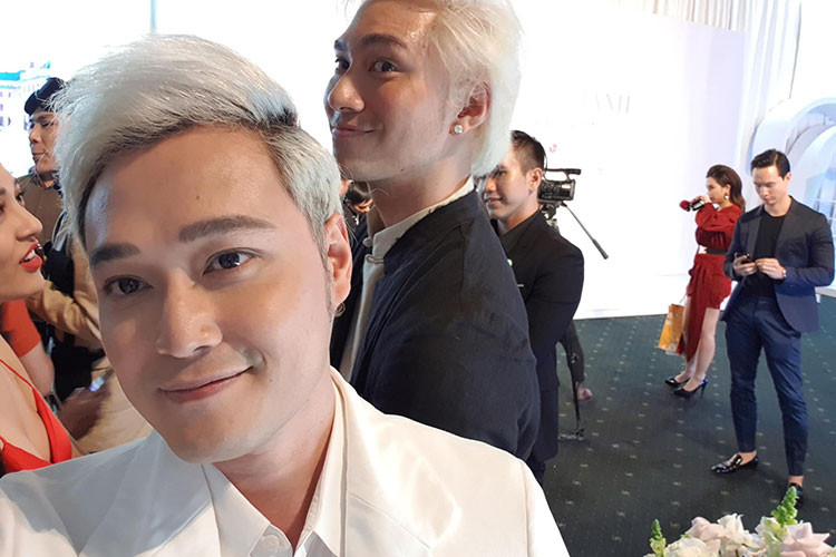 Hình ảnh Quang Vinh bên người bạn thân thiết Lý Quí Khánh.