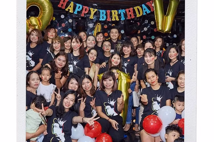 Quang Vinh vẫn thường xuyên tổ chức họp mặt người hâm mộ.