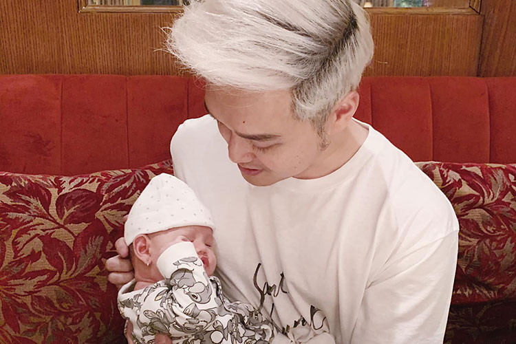 Ngoài ảnh nghệ thuật, Quang Vinh vẫn thường xuyên khoe ảnh đời thường đến người hâm mộ.