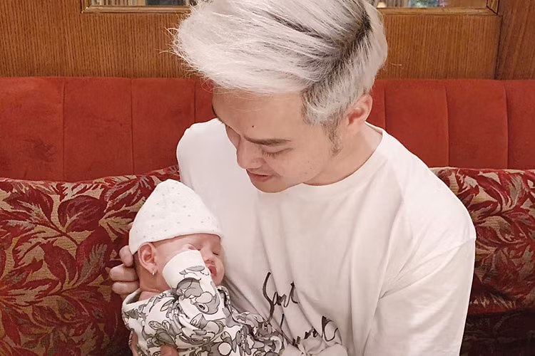 Ngoài ảnh nghệ thuật, Quang Vinh vẫn thường xuyên khoe ảnh đời thường đến người hâm mộ.