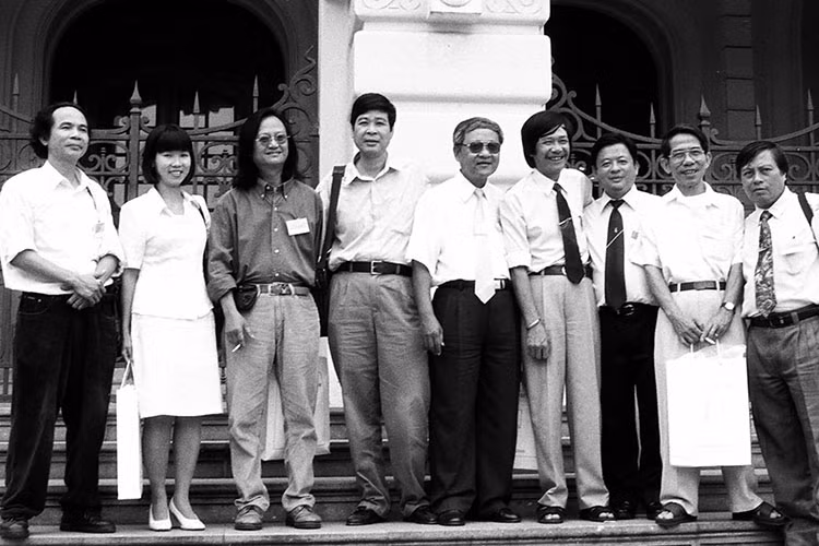 Theo Tiền Phong, với vốn kiến thức từ những lớp sáng tác âm nhạc ngắn hạn trong quân đội, Nguyễn Trọng Tạo viết ca khúc từ năm 1970.