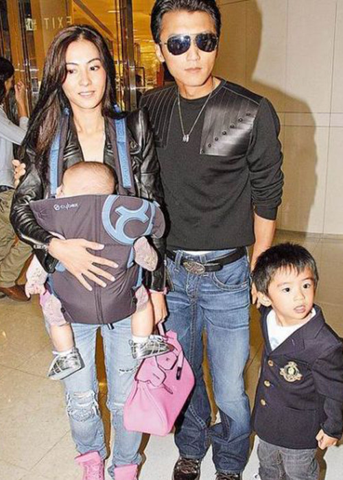 Tạ Đình Phong còn khẳng định chỉ là bố của hai con trai để phủ nhận tin đồn cùng Trương Bá Chi sinh thêm con trai thứ ba.