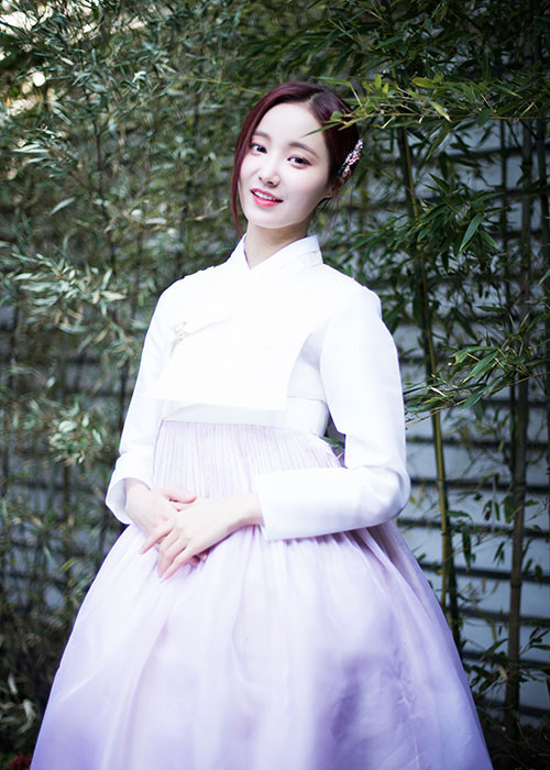 Yeonwoo năm nay 23 tuổi, là thành viên nhóm nhạc Momoland. Ảnh: Naver