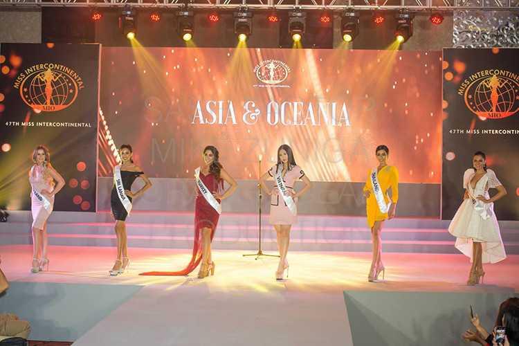 Hình ảnh Ngân Anh tự tin bên các đối thủ dù nhan sắc, kỹ năng trình diễn không được đánh giá cao.