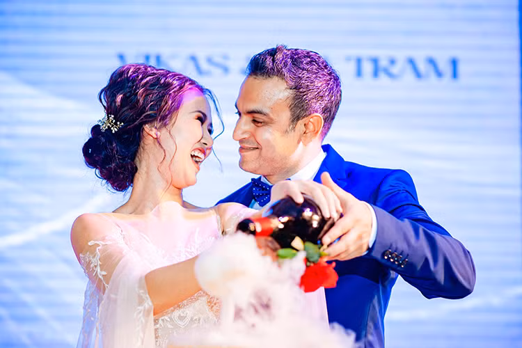 Khi công khai hẹn hò Võ Hạ Trâm, doanh nhân Vikas Chaudhary nhận được sự chú ý bởi vẻ ngoài điển trai, phong độ. Ảnh: FBNV