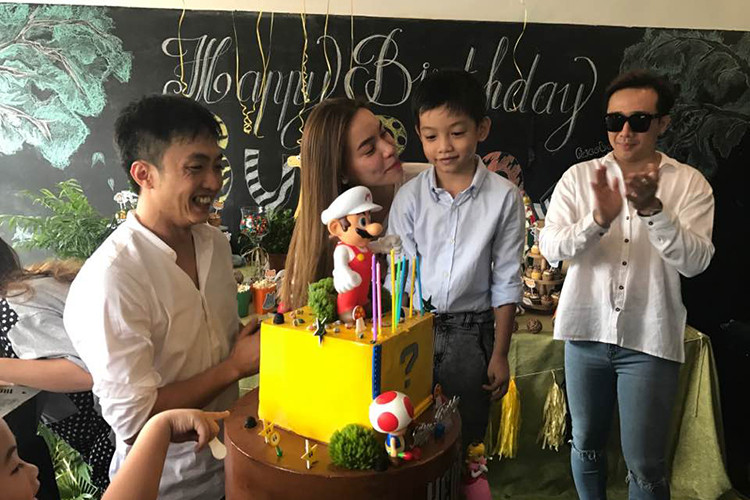 Con trai của Hồ Ngọc Hà và Cường Đô la vẫn luôn nhận được sự quan tâm, chăm sóc của cả bố lẫn mẹ.