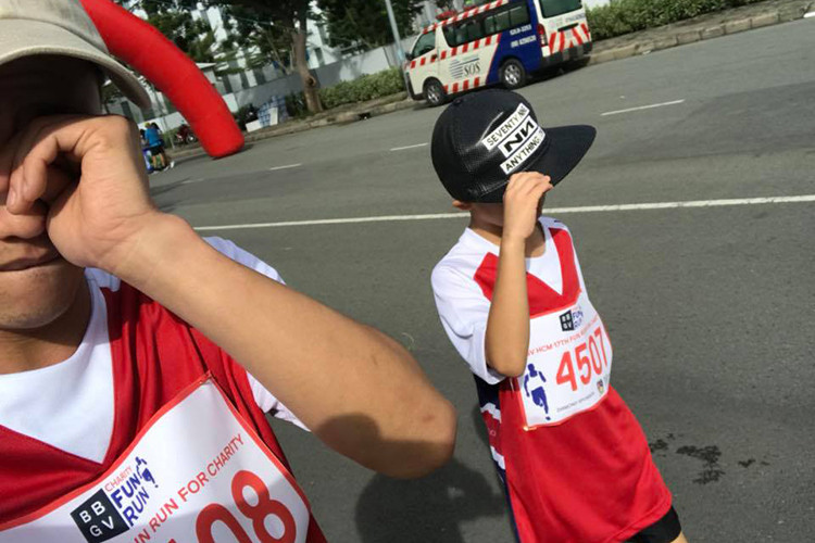 Vị doanh nhân phố núi dành thời gian cùng con trai tham gia các hoạt động chạy bộ từ thiện.