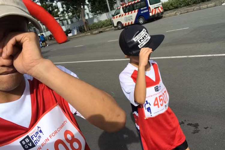 Vị doanh nhân phố núi dành thời gian cùng con trai tham gia các hoạt động chạy bộ từ thiện.