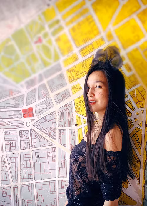 Ngoài đời, Hiền Thục rất nhí nhảnh, điệu đà.