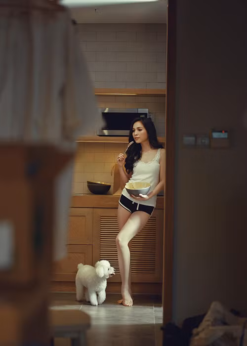 Vóc dáng thon gọn đến khó tin của Hiền Thục khi đã là bà mẹ một con.