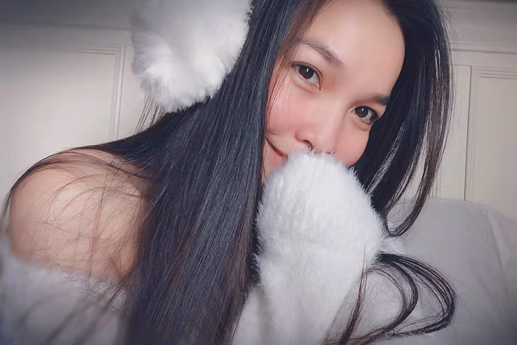 Gái một con Hiền Thục giữ được vóc dáng thon gọn, gương mặt đẹp không tỳ vết.