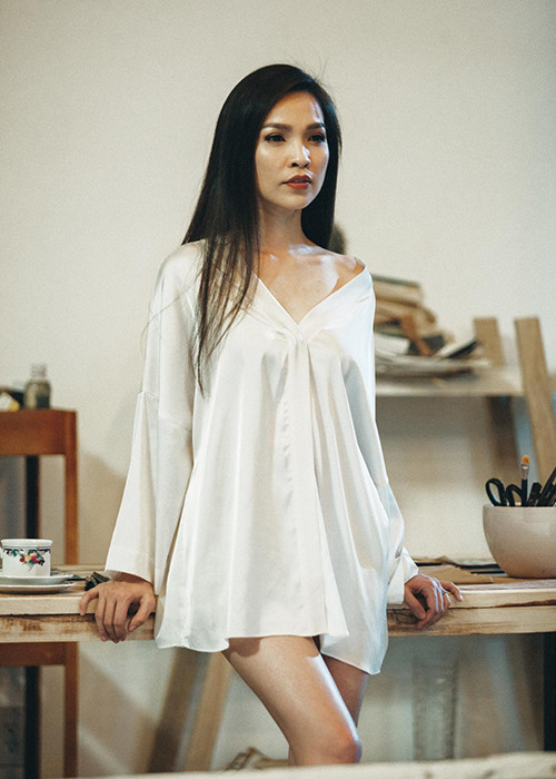 Gần 40 tuổi, nhan sắc của Hiền Thục vẫn trẻ đẹp, quyến rũ đến khó tin.