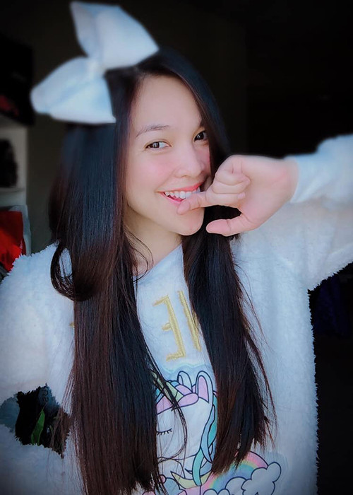 Khi không son phấn hay chỉ trang điểm nhẹ nhàng, U40 Hiền Thục vẫn hút mọi ánh nhìn của người đối diện.