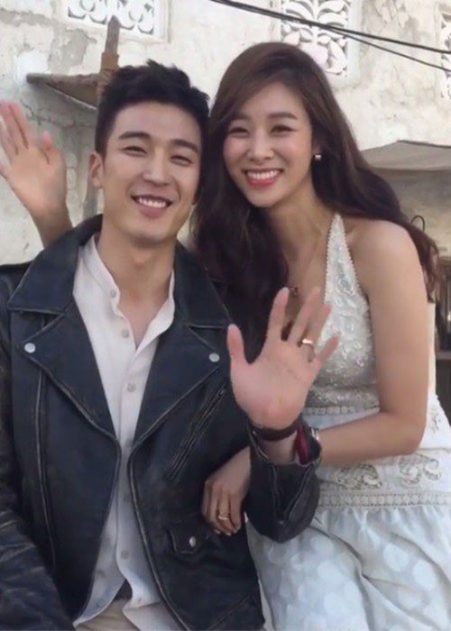 Tháng 5/2018, Kang Kyung Joon kết hôn với Jang Shin Young - nữ diễn viên từng qua một lần đò và có một cậu con trai riêng.