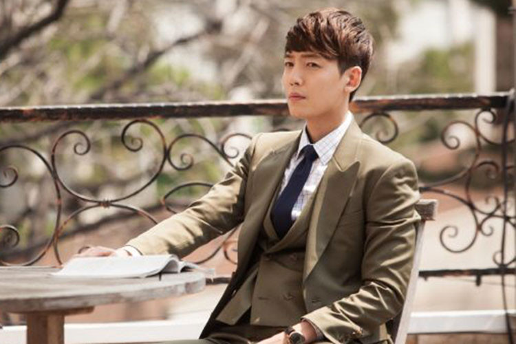 Jung Kyung Ho bắt đầu hẹn hò nữ ca sĩ Sooyoung (nhóm SNSD) từ năm 2012 nhưng đến 2014 mới công khai.