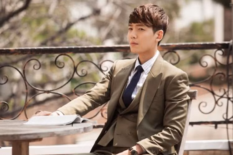 Jung Kyung Ho bắt đầu hẹn hò nữ ca sĩ Sooyoung (nhóm SNSD) từ năm 2012 nhưng đến 2014 mới công khai.