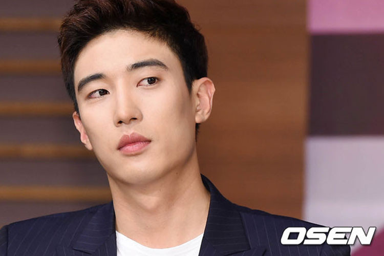 Bằng tuổi và có ngoại hình sáng sân khấu không kém Park Hae Jin là nam diễn viên Kang Kyung Joon.