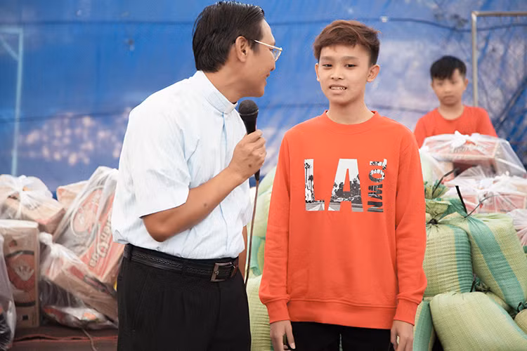 Đã 3 năm kể từ khi Hồ Văn Cường giành chiến thắng cuộc thi Vietnam Idol Kids. Hiện, giọng ca nhí sinh năm 2003 đã lớn phổng phao.