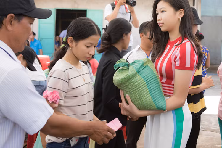 Lan Vy mới 13 tuổi nhưng đã cao 1m72.