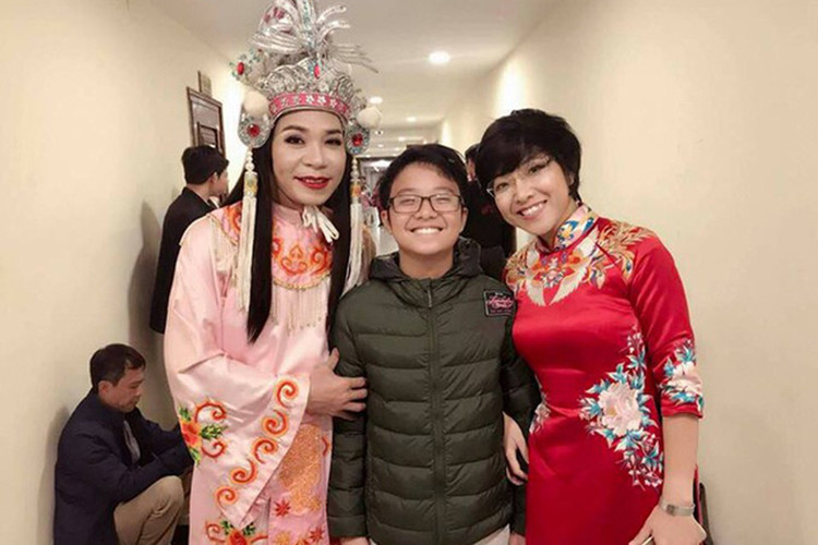 Nữ MC "Gặp nhau cuối tuần" chia sẻ cách chăm con với chồng cũ và dành cảm tình cho bạn gái của chồng cũ. Ảnh: Vietnamnet