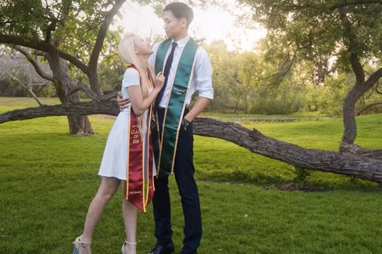 Theo lời Xuân Nghi, cô và bạn trai quen nhau trong dịp cô làm thêm ở quán trà sữa và bạn trai chính là khách hàng đến mua. Ảnh: Dân Việt