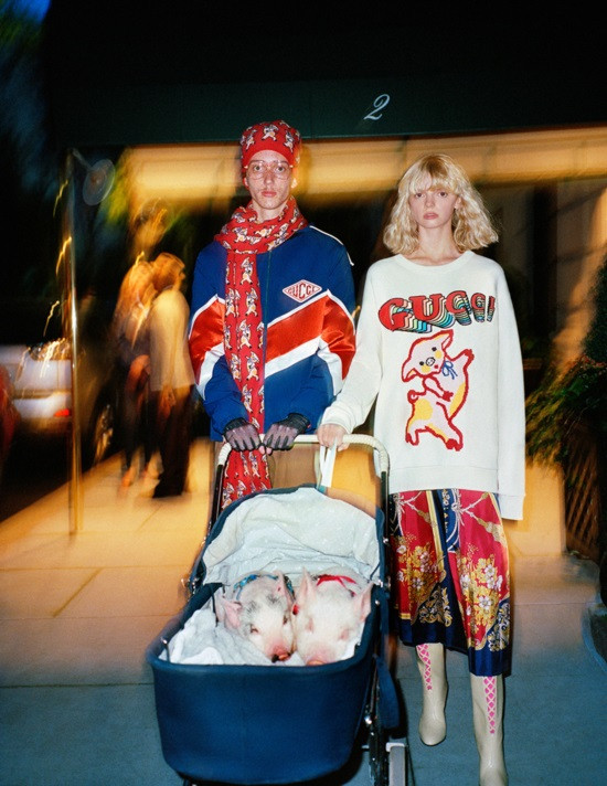 Cưng như cưng trứng mỏng, say sưa trên những chiếc xe đủn như những đứa trẻ bé bỏng.