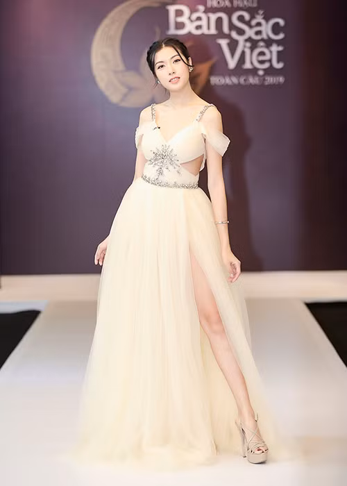 Thúy Vân hóa thân thành nàng công chúa kiều diễm trong buổi sơ khảo.