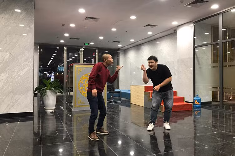 "Bắc Đẩu" Công Lý diễn chung với đàn em Lưu Mạnh Dũng.