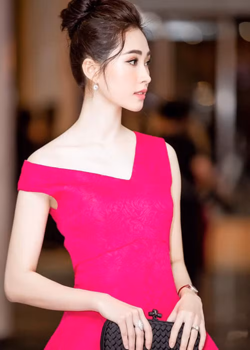 Người đẹp gốc Bạc Liêu khi mang bầu gần như không lộ diện trước công chúng.