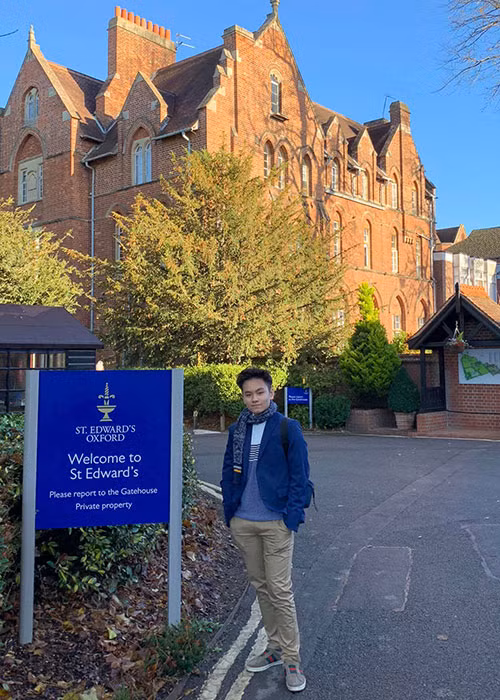 Gia Cát vẫn tập trung cho việc học thay vì bước chân vào showbiz.