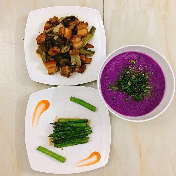 Co gai danh ca 'thanh xuan' thuc hien dam me nau nuong-Hinh-2