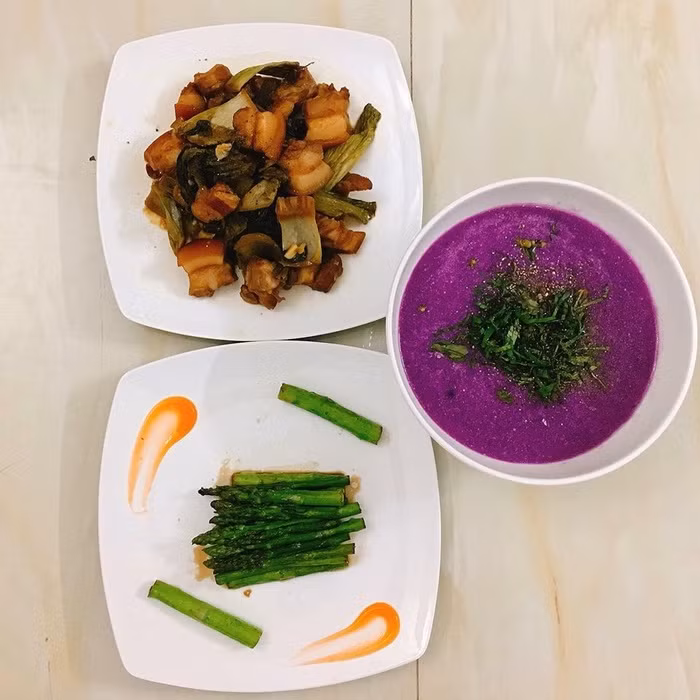 Co gai danh ca 'thanh xuan' thuc hien dam me nau nuong-Hinh-2