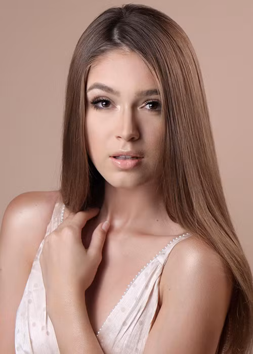 Gabriela Soley đến từ Paraguay, năm nay 20 tuổi. Cô cao 1m82, có số đo 3 vòng 88- 63-95.