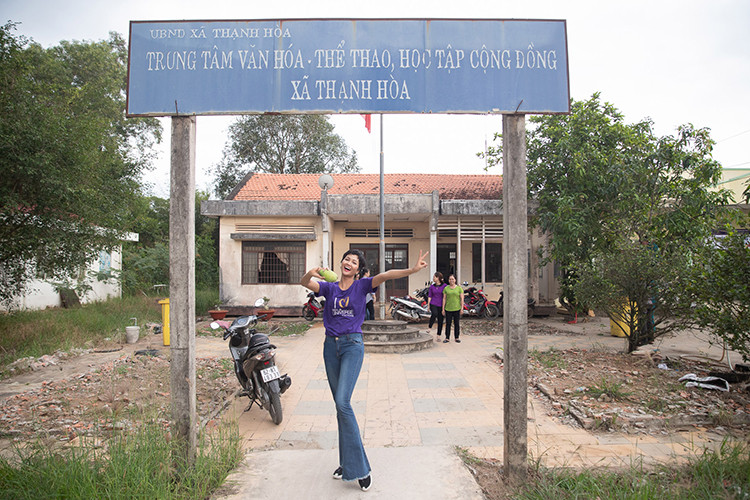 Nàng hoa hậu sinh năm 1992 hiện được truyền thông săn đón.