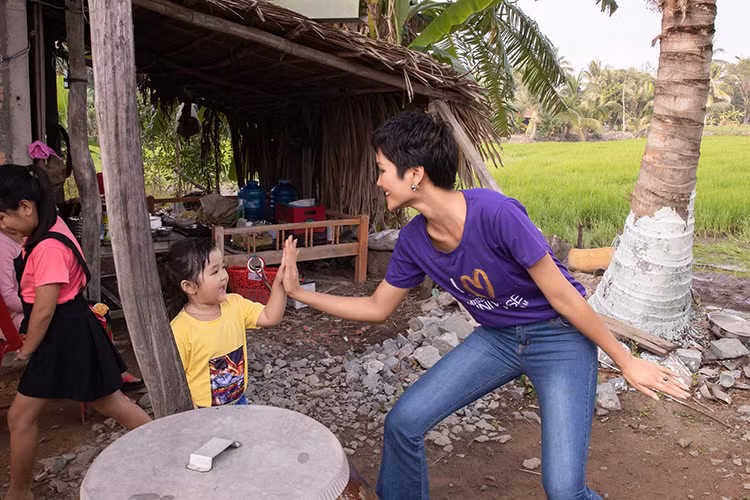 H'hen Niê luôn muốn truyền năng lượng tích cực đến những người xung quanh.