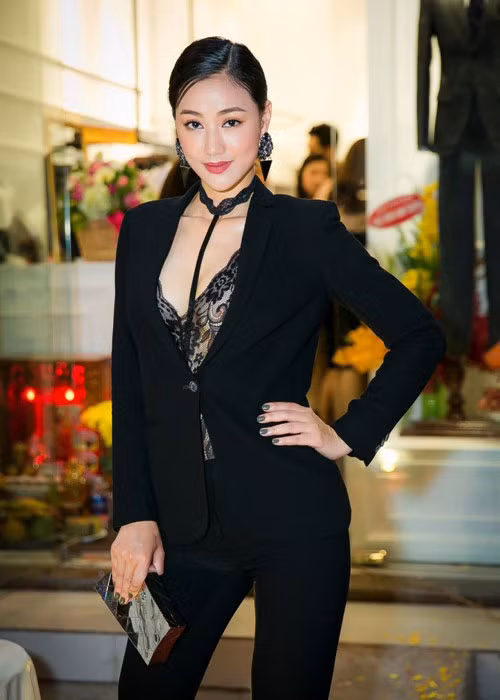 Gái một con Maya cá tính nhưng vẫn không kém phần gợi cảm với phong cách menswear. Ảnh: Khám phá