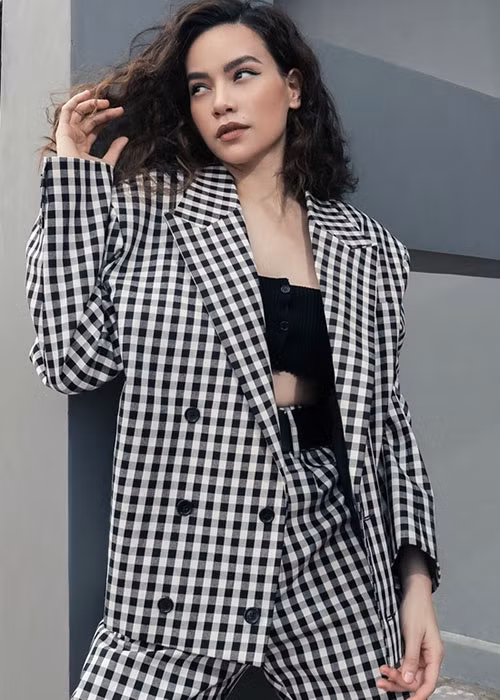 Cô bạn thân của Thanh Hằng - Hồ Ngọc Hà cũng là tín đồ của vest. Ảnh: FBNV