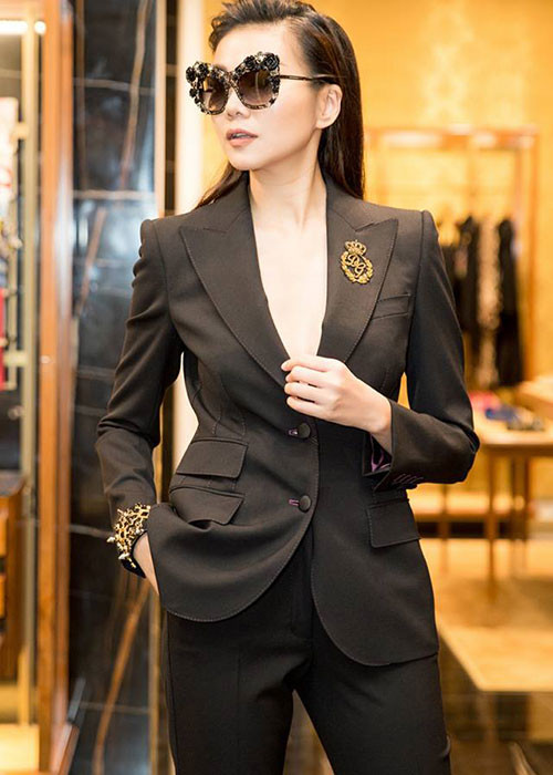 Thanh Hằng là một trong số những mỹ nhân Việt phải lòng mẫu trang phục suit. Ảnh: Thế giới trẻ