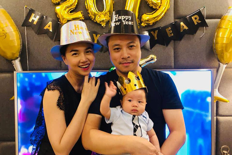 Có hậu phương vững chắc, Victor Vũ ngày càng thăng hoa trong sự nghiệp làm đạo diễn. Ảnh: FBNV