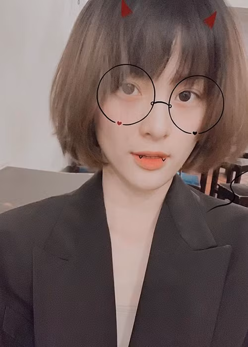 Hạ Vi đến nay chưa công khai hẹn hò bất kì ai sau khi mối tình của cô với Cường Đô la tan vỡ.