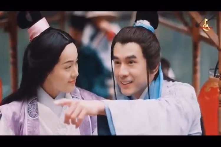 Gần đây, Hạ Vi tái xuất với vai trò bạn diễn trong MV ca nhạc cổ trang của ca sĩ Đan Trường.