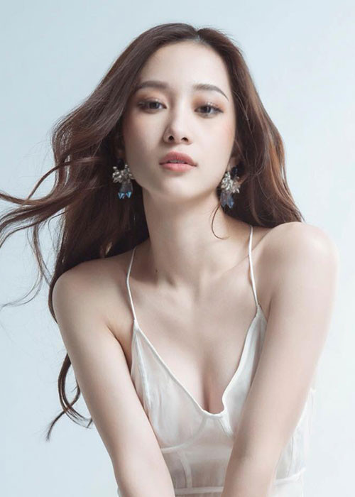 Hot girl sinh năm 1995 từng bị đồn hẹn hò Jun Phạm nhưng cô nhanh chóng phủ nhận. Vốn kín tiếng nên Jun Vũ đến nay cũng chưa từng công khai bất kì người bạn trai nào.