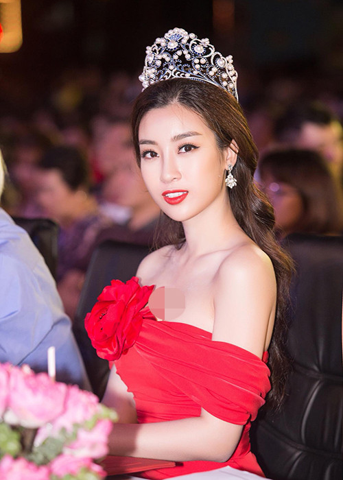 Nàng Hoa hậu Việt Nam 2016 liên tục làm mới bản mình vì bản thân thích chứ không phải vì lời chê nhạt của một số khán giả.