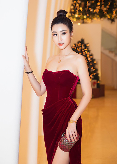 Từ khi trao vương miện cho người kế nhiệm, Hoa hậu Mỹ Linh lột xác gợi cảm.