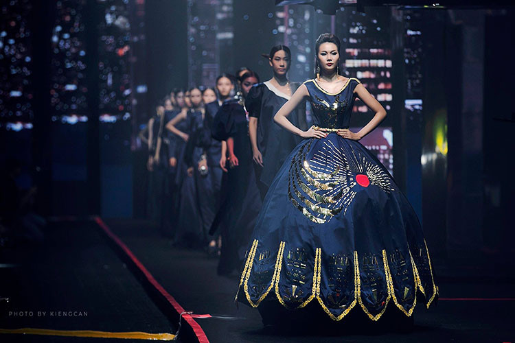 Trong lần hiếm hoi chia sẻ với báo chí về người yêu, Thanh Hằng tiết lộ bạn trai là người rất tâm lý, thường xuyên đưa đồ ăn đến cho cô khi đi quay hình.